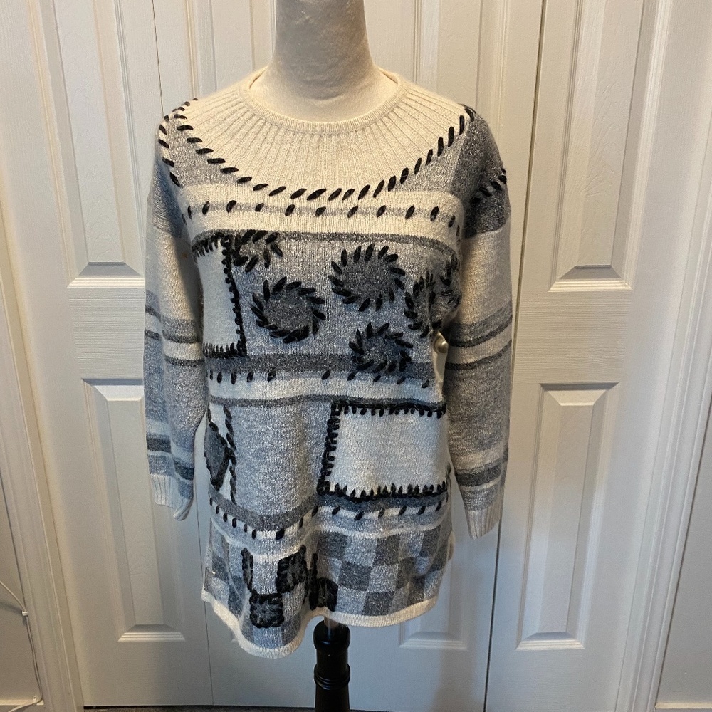 Women’s size M I B Diffusion pullover